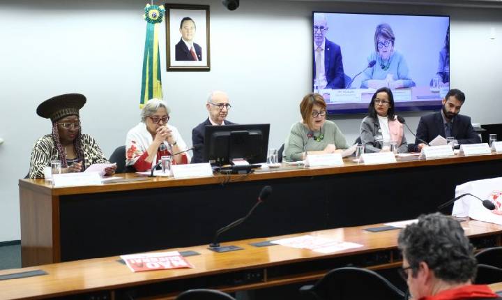 Ativistas criticam deportações em massa dos EUA e pedem medidas de acolhimento de migrantes no Brasil