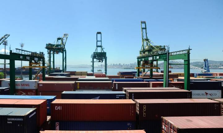 Balança comercial tem superávit de US$ 7,74 bilhões em setembro