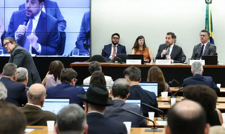 Boulos critica compensação a empresas pelo fim da escala 6x1