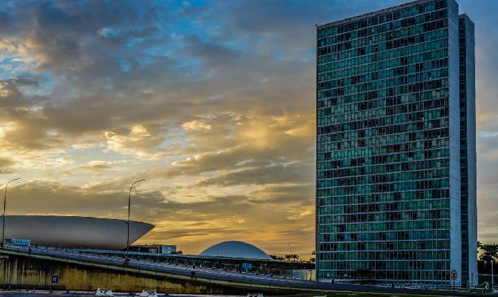 Câmara aprova redução de impostos para combustíveis e outros setores