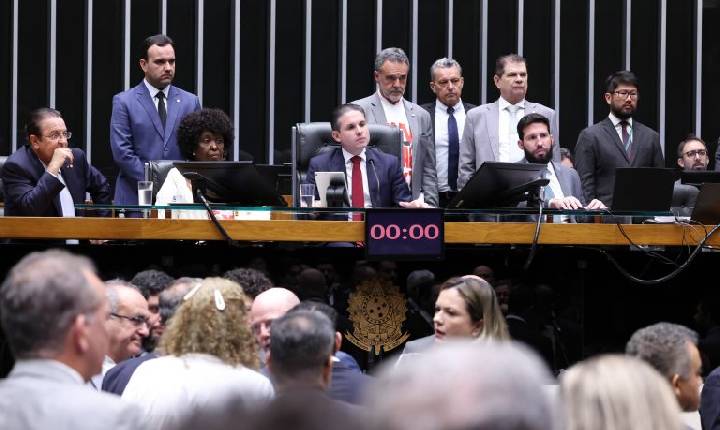 Câmara pode votar propostas sobre impactos econômicos da guerra, feminicídio, educação e imunidade tributária
