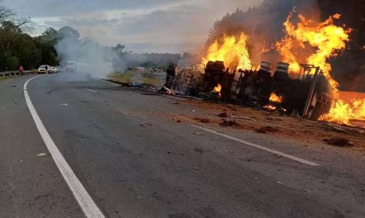 Ciclista morre após acidente com carreta carregada com etanol em Jandaia do Sul