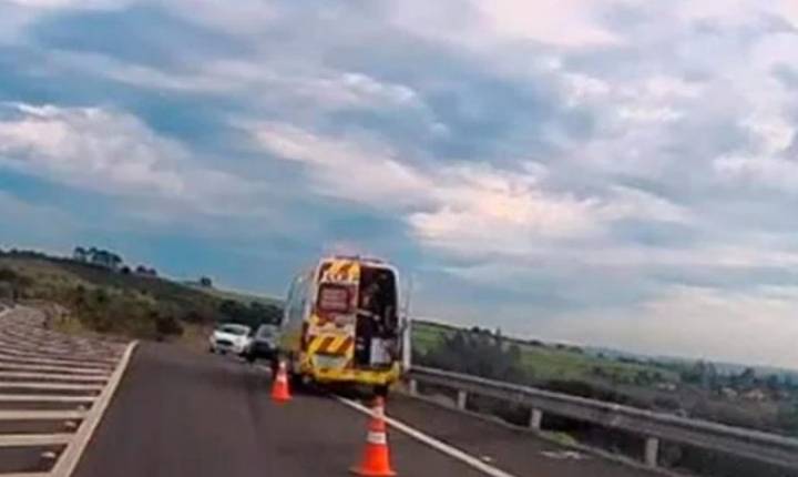 Colisão entre carro e carreta é registrada na alça de acesso de Jandaia do Sul