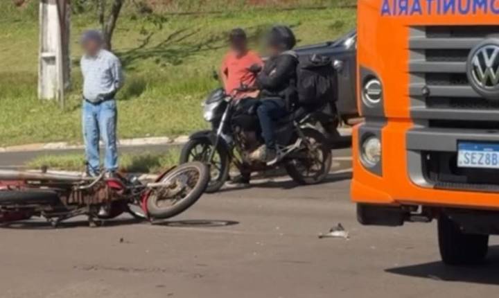 Colisão entre Fusca e motocicleta é registrada em trevo de Jandaia do Sul