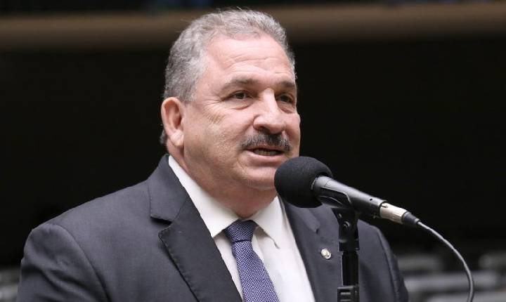 Comissão aprova autorização para governos custearem água e luz de feiras