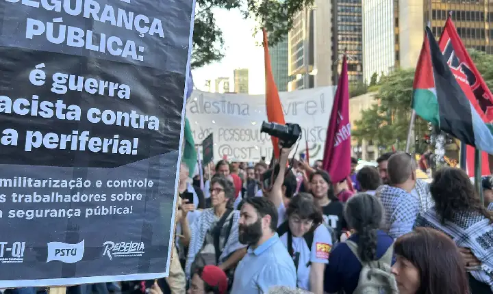 Cordão da Mentira faz ato na Paulista para lembrar Crimes de Maio 