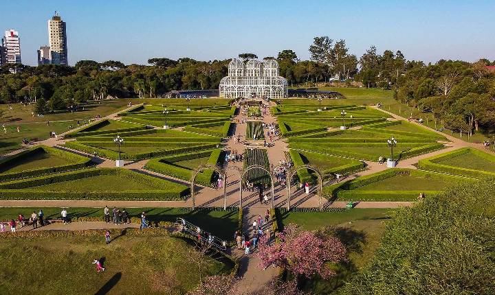 Curitiba e Foz do Iguaçu se destacam como destinos turísticos nas buscas do Trivago