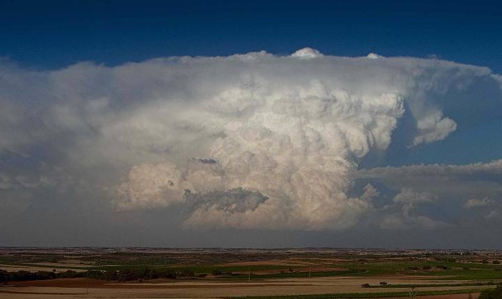 De olho no céu: Simepar explica os tipos de nuvens que apresentam riscos de tempestades