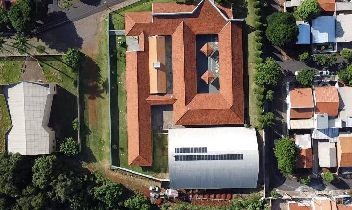 Escola César Lattes instala usina solar e reforça compromisso com a sustentabilidade