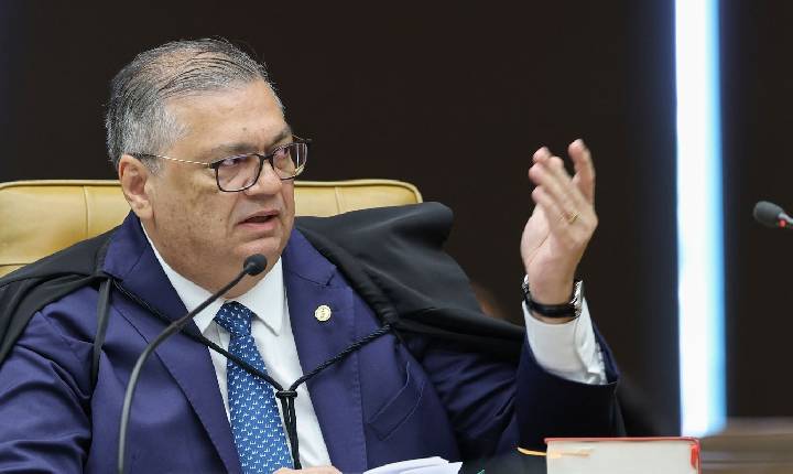 Flávio Dino pede vista de julgamento sobre Moraes e Mendonça