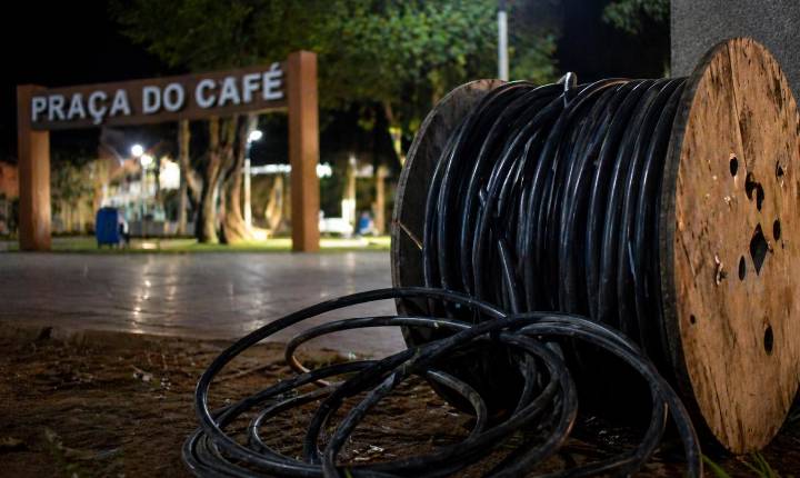 Furto de fios elétricos é registrado na Praça do Café em Jandaia do Sul