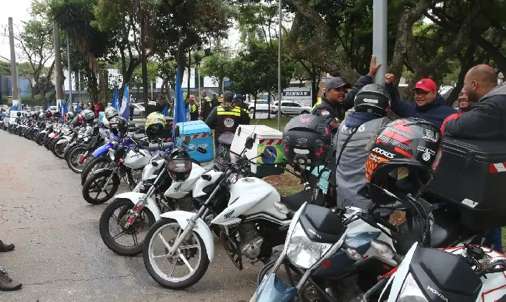 Governo prepara linha de crédito para motociclistas de aplicativos