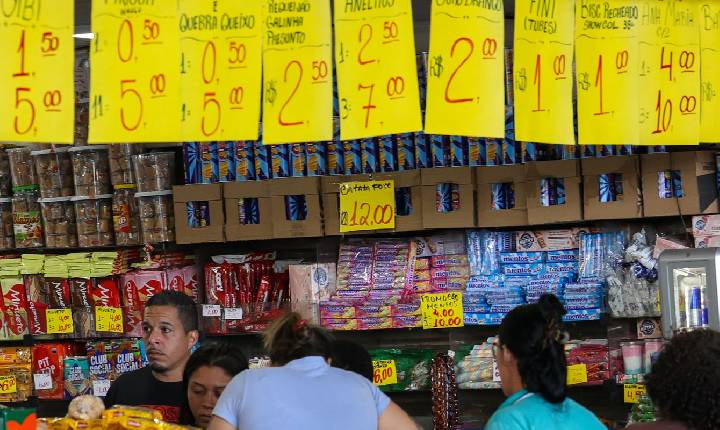 Governo prevê crédito a empresas afetadas por fim da 6x1, diz Durigan