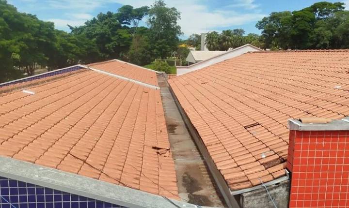 Jandaia do Sul realiza reparos em telhados de CMEIs e escolas após chuvas intensas