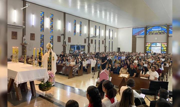 Missa em homenagem a Nossa Senhora Aparecida lota a Igrejinha em Apucarana