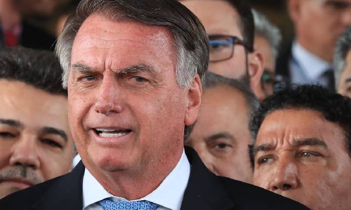 Moraes autoriza defesa de Bolsonaro a acompanhar depoimento sobre arma