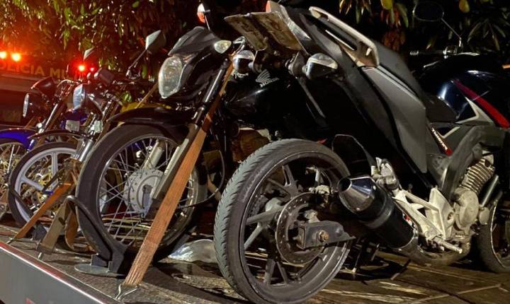 Moto irregular é apreendida durante abordagem da PM em Jandaia do Sul
