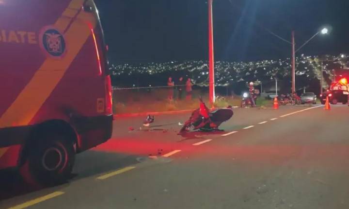 Motociclista morre após colisão frontal com carro em Cambé; motorista foge sem prestar socorro