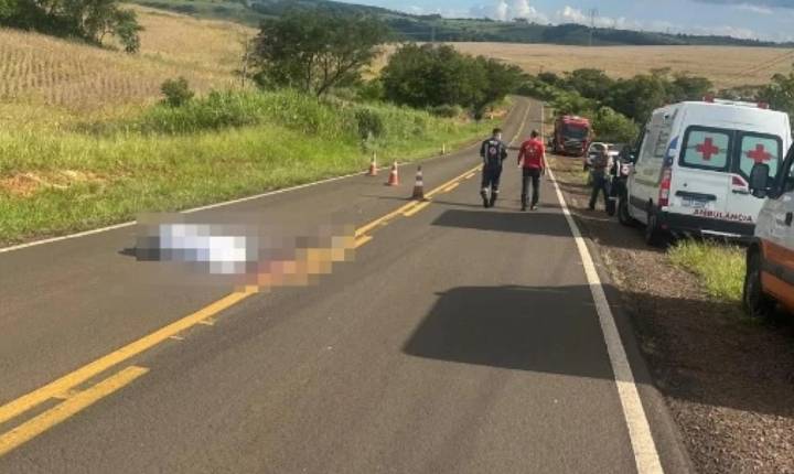 Motorista morre após pular de caminhão com falha nos freios e ser atropelado pelo próprio veículo