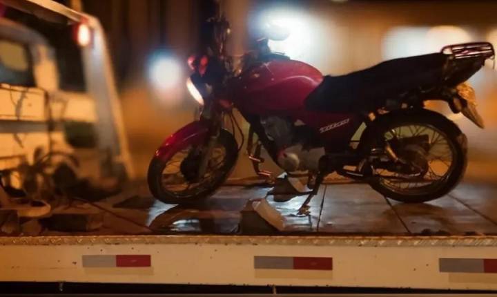 Operação da Rotam na madrugada encontra irregularidades e recolhe três motos