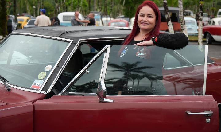 Passeio de carros antigos reúne mais de 500 veículos na Ponte de Guaratuba