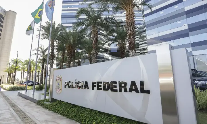 PF está com celular de Vorcaro e afirma poder enviar dados a ministros
