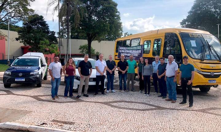 Prefeitura de Jandaia do Sul entrega novos veículos para educação e saúde