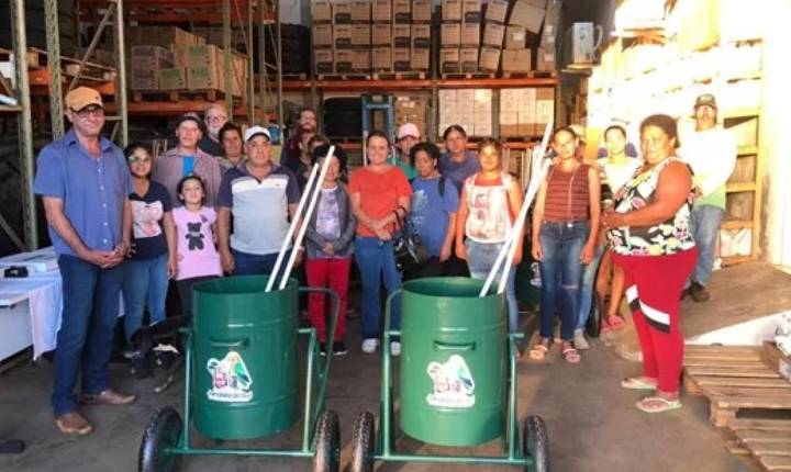 Prefeitura reforça limpeza urbana com entrega de 26 novos carrinhos de gari