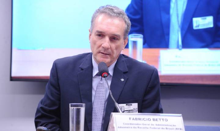 Receita Federal anuncia mudanças no programa de compras no exterior para evitar entrada de produtos irregulares