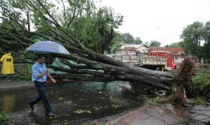 Temporal provoca estragos e deixa cidades do Vale do Ivaí em alerta