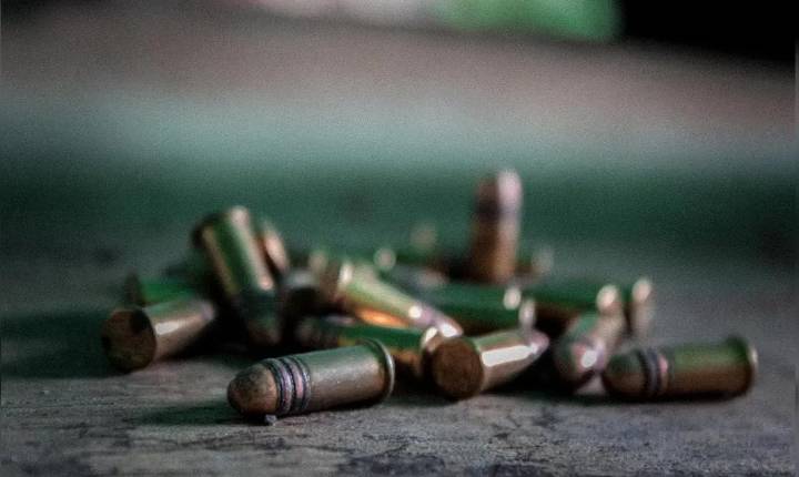 Tiros na madrugada: ocupantes de veículos disparam 10 vezes em Bom Sucesso