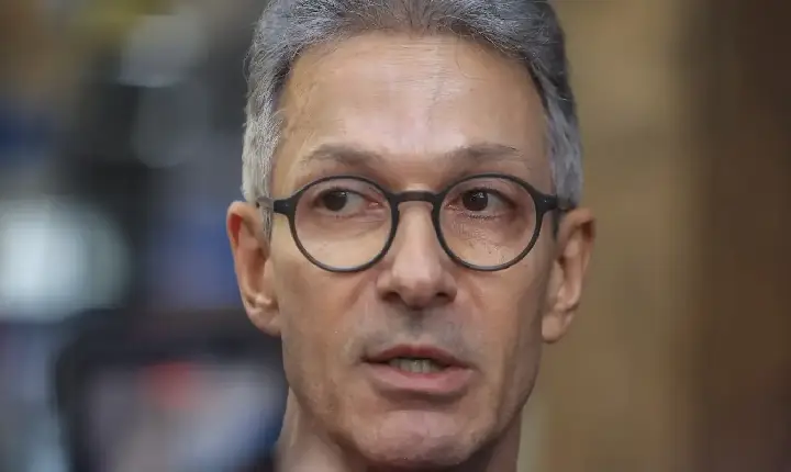 Tribunal Eleitoral de Minas vai apurar uso de celular por Zema na urna