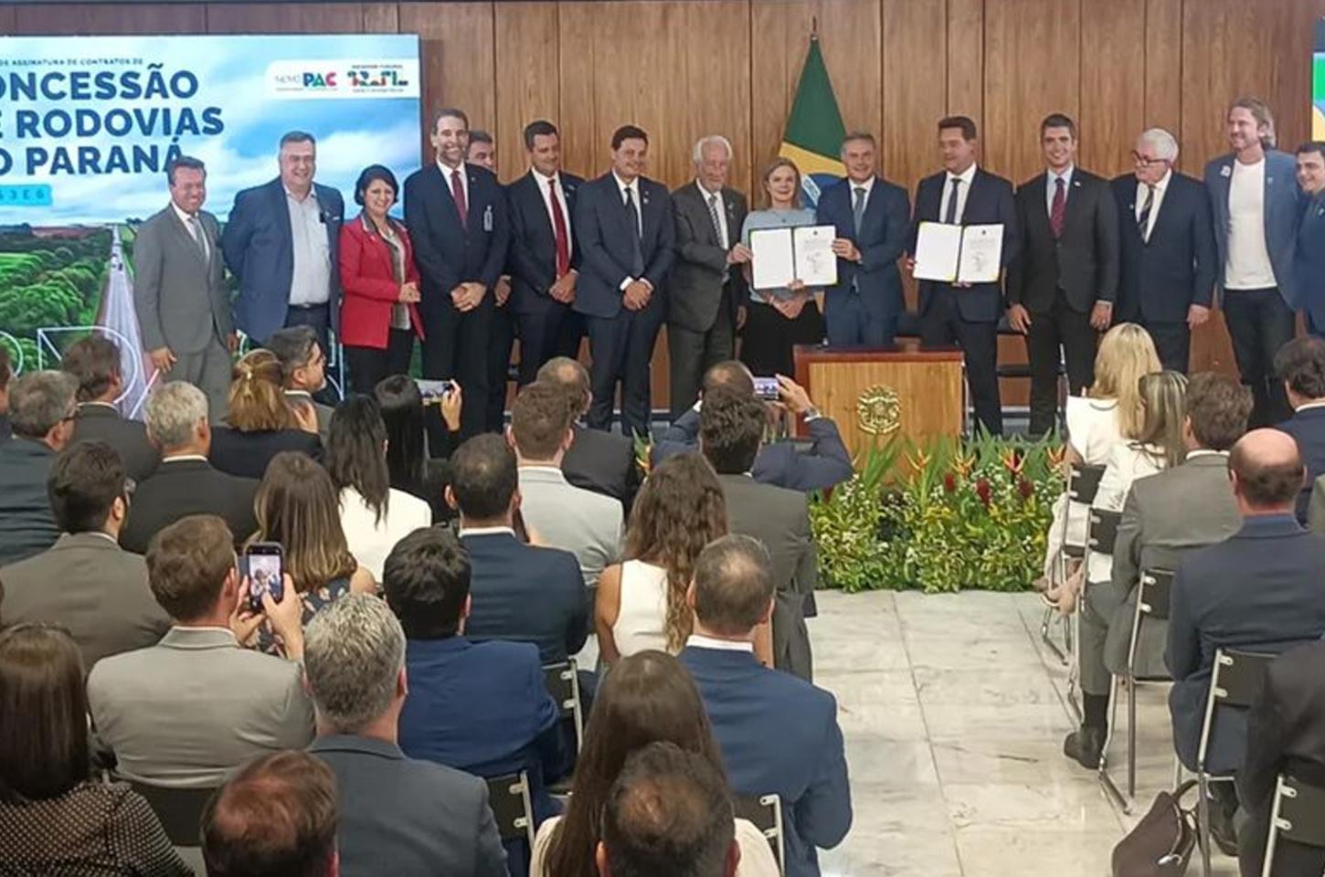 Beto Preto comemora assinatura de concessões que trarão obras para Apucarana e região