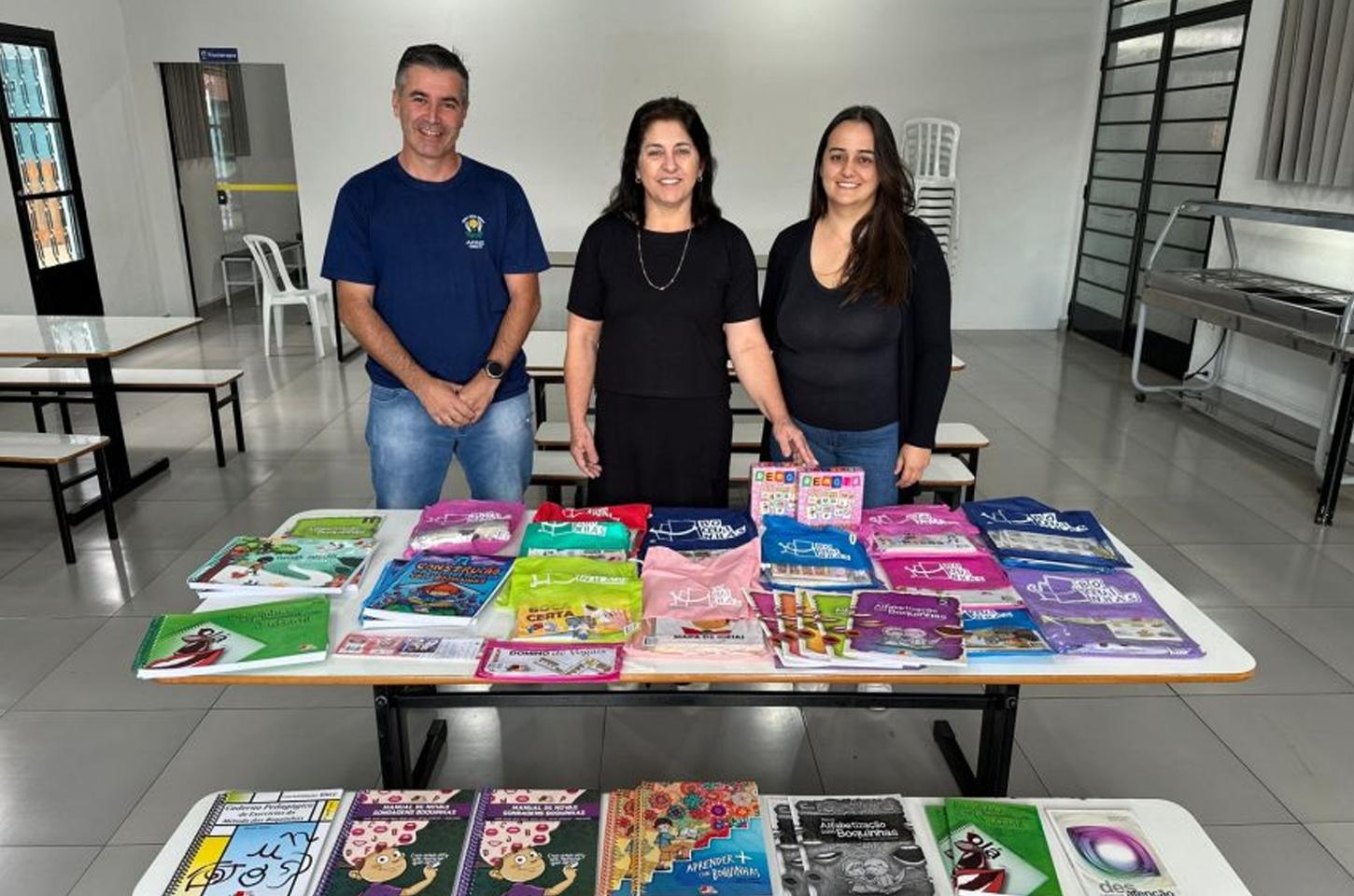Prefeitura de Cambira recebe brinquedos para CMEIs e materiais pedagógicos para a APAE