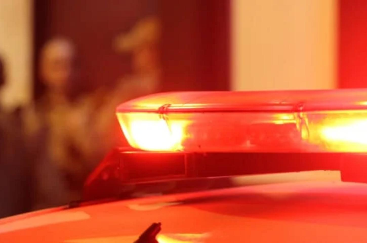 Avó chama PM após neto usuário de drogas tentar invadir sua casa