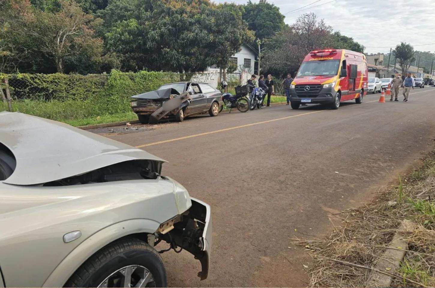 Colisão frontal entre dois carros deixa um ferido em Apucarana