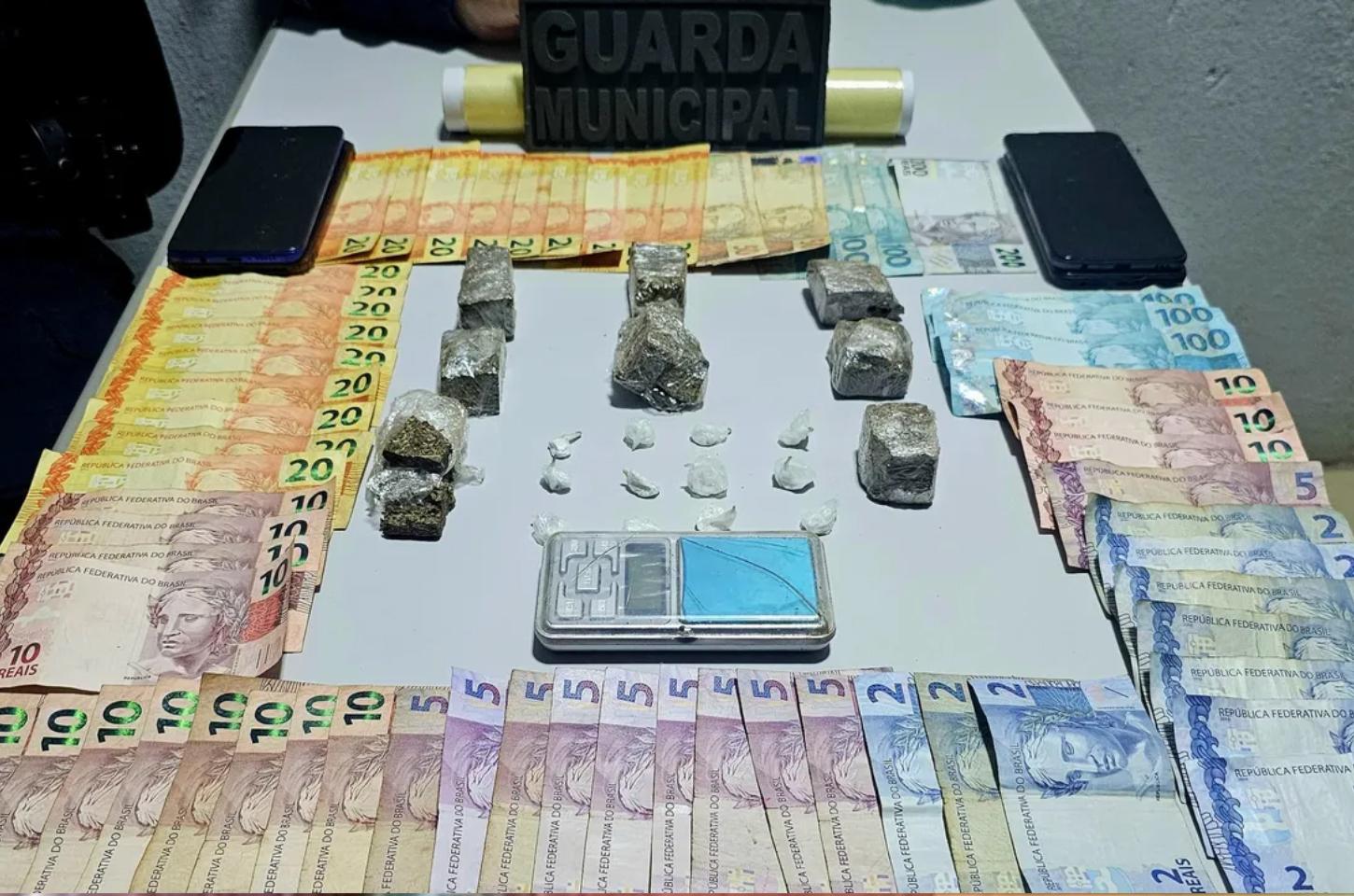 GM apreende maconha e mais de R$ 1 mil em dinheiro em Arapongas