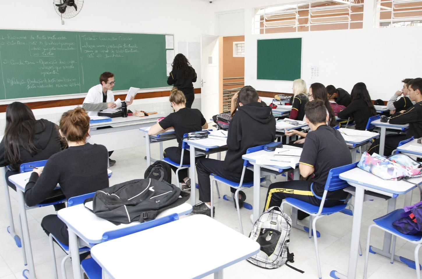 Reajuste salarial dos professores da rede estadual do Paraná é sancionado