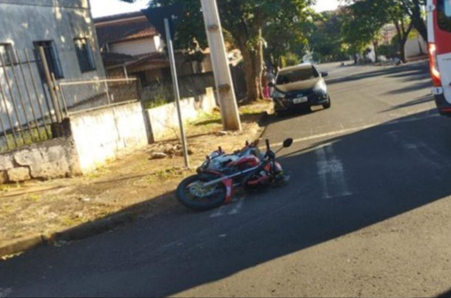 Acidente entre carro e moto deixa dois feridos em Jandaia do Sul