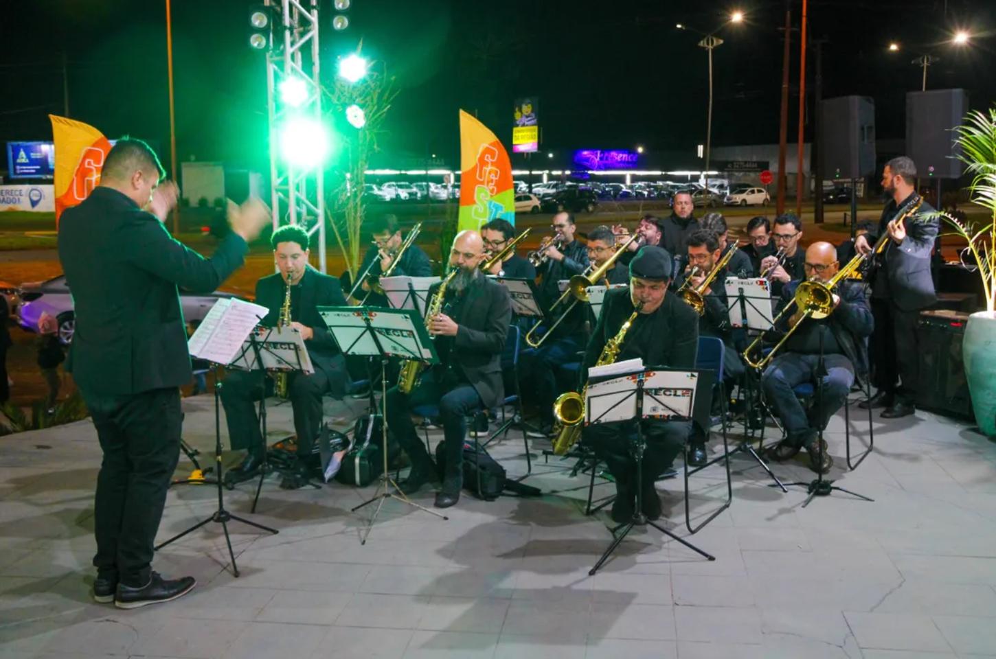 Big Band Maestro Canindé apresenta grandes nomes da MPB em Arapongas