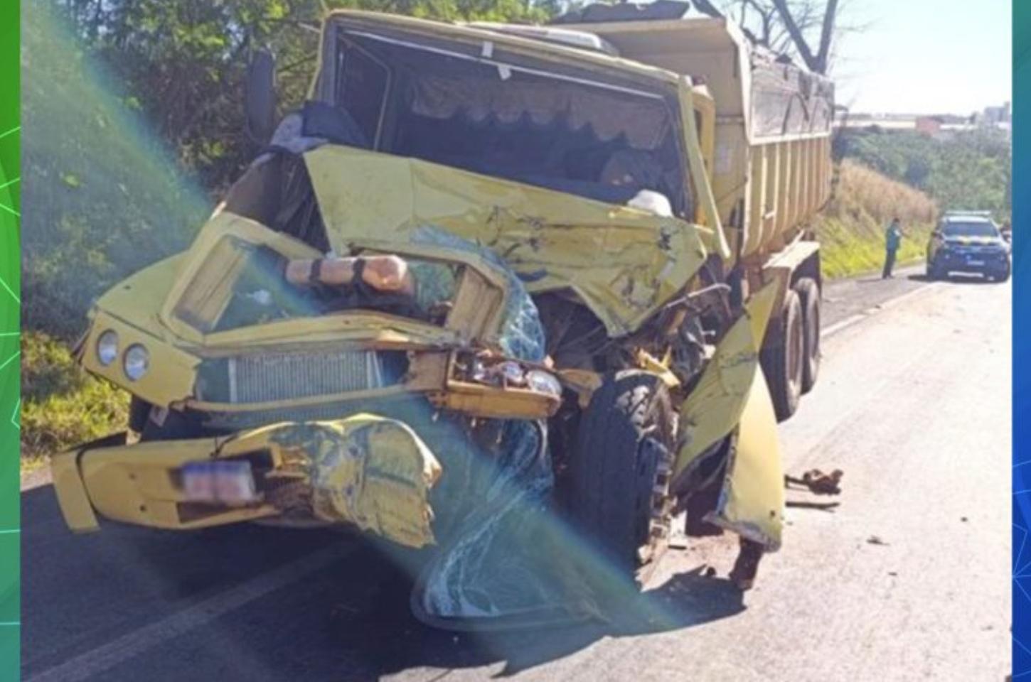 Caminhoneiro fica gravemente ferido em acidente na BR-376