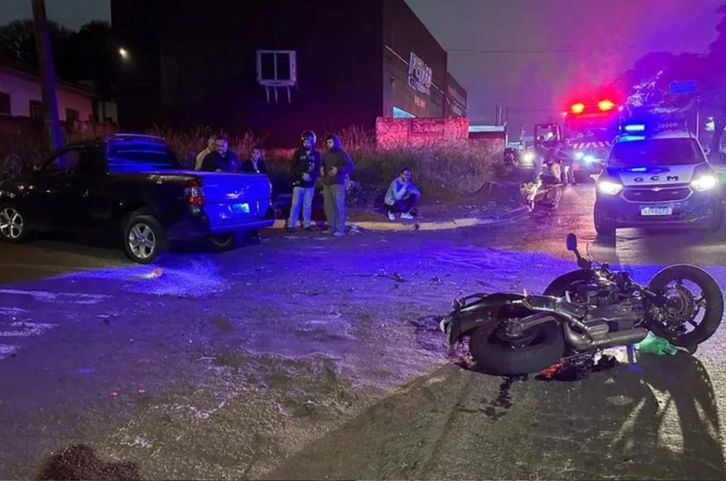 Casal fica ferido após colisão entre moto e carro em Apucarana