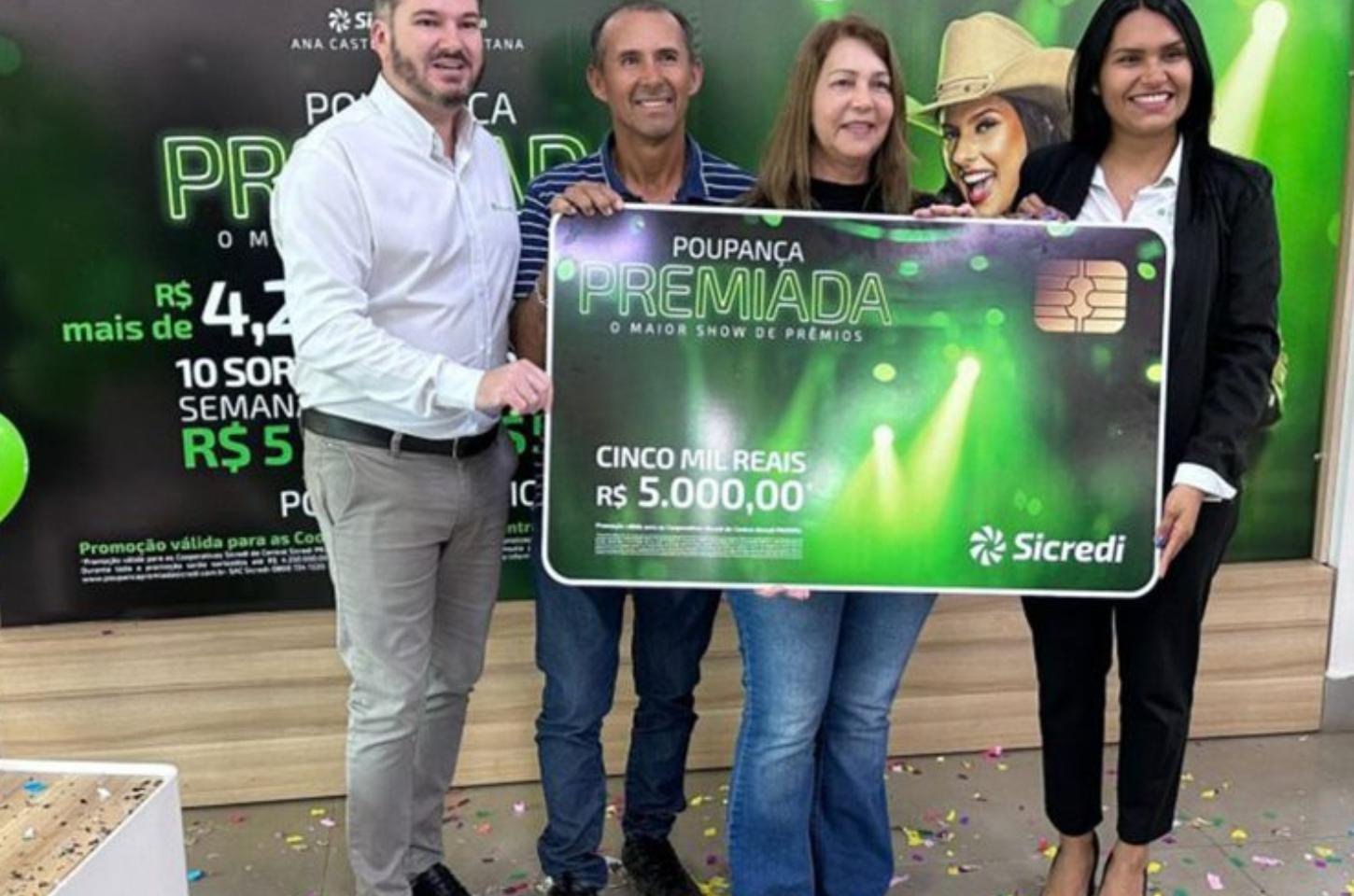 Cooperada de Borrazópolis é contemplada em R$5 mil reais no sorteio Poupança Premiada do Sicredi
