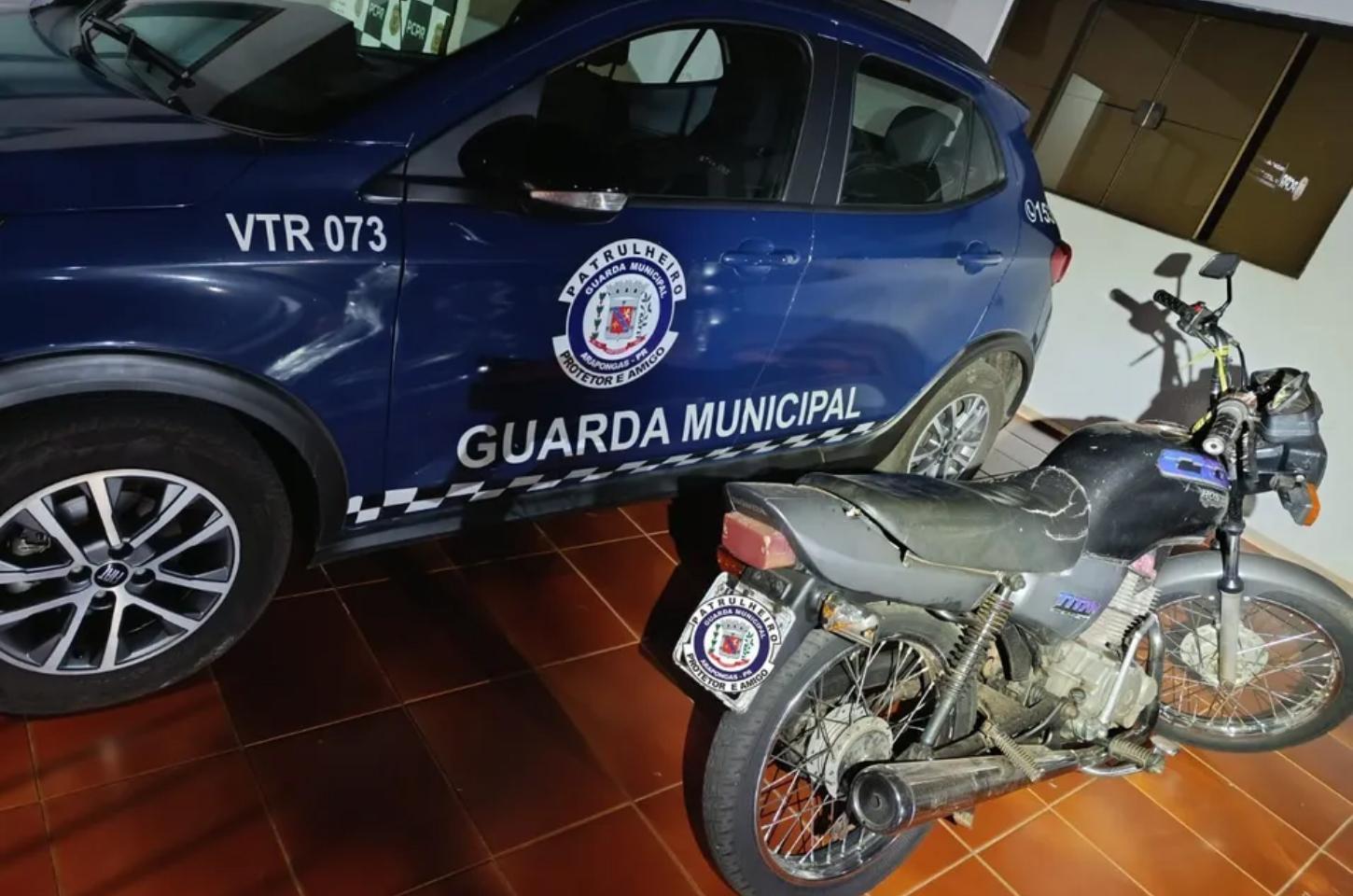 GM de Arapongas apreende moto irregular no centro da cidade