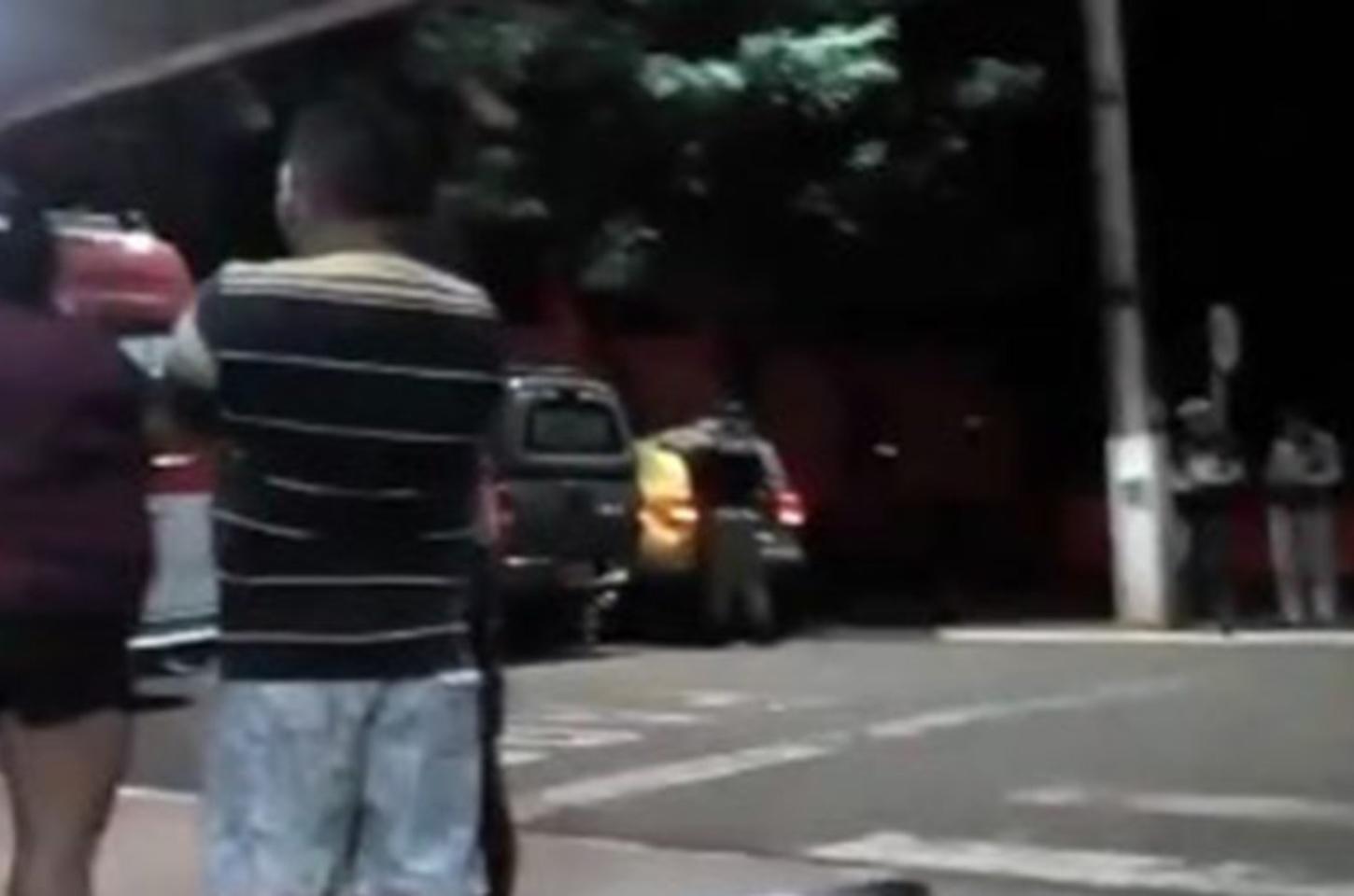 Homem é agredido com possível arma de fogo durante briga em bar no Distrito São José