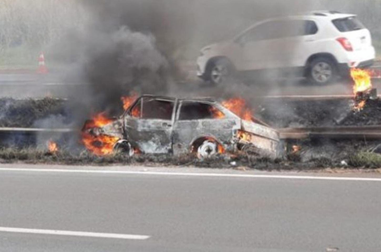 Homem é salvo de incêndio após acidente na BR-376 entre Jandaia e Mandaguari