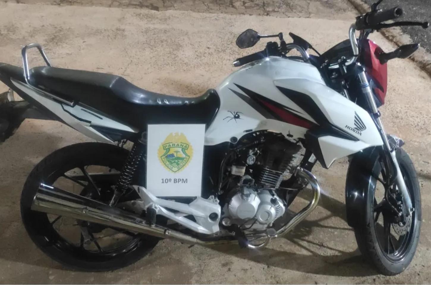 Jovem sem CNH é pego pela PM ao ser flagrado empinando em Califórnia