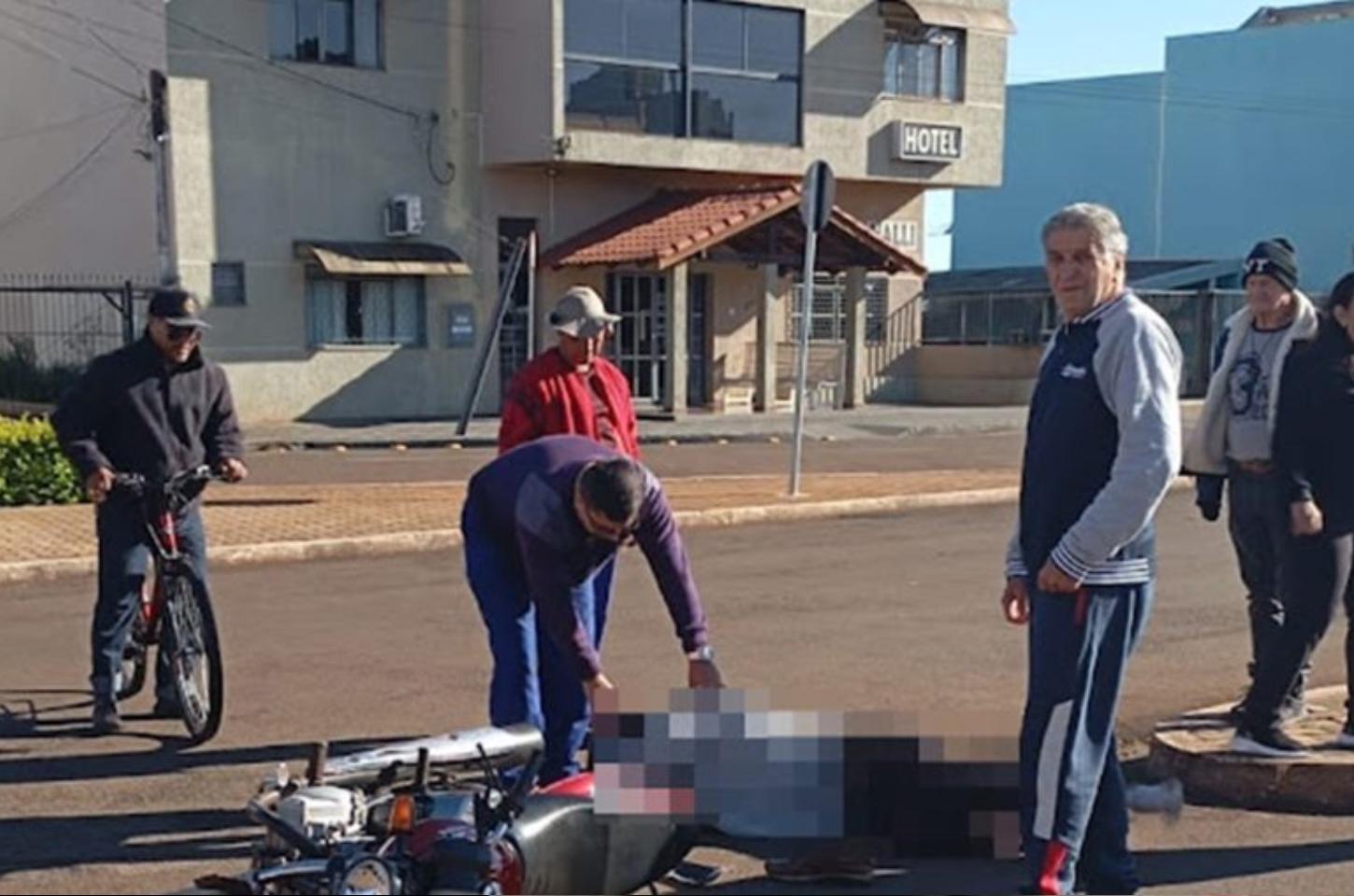 Motociclista fica ferido após acidente na Avenida Souza Naves, em Ivaiporã