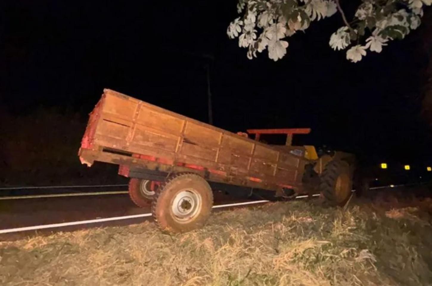 Motorista fica ferido após colisão com trator na PR-082, em Grandes Rios