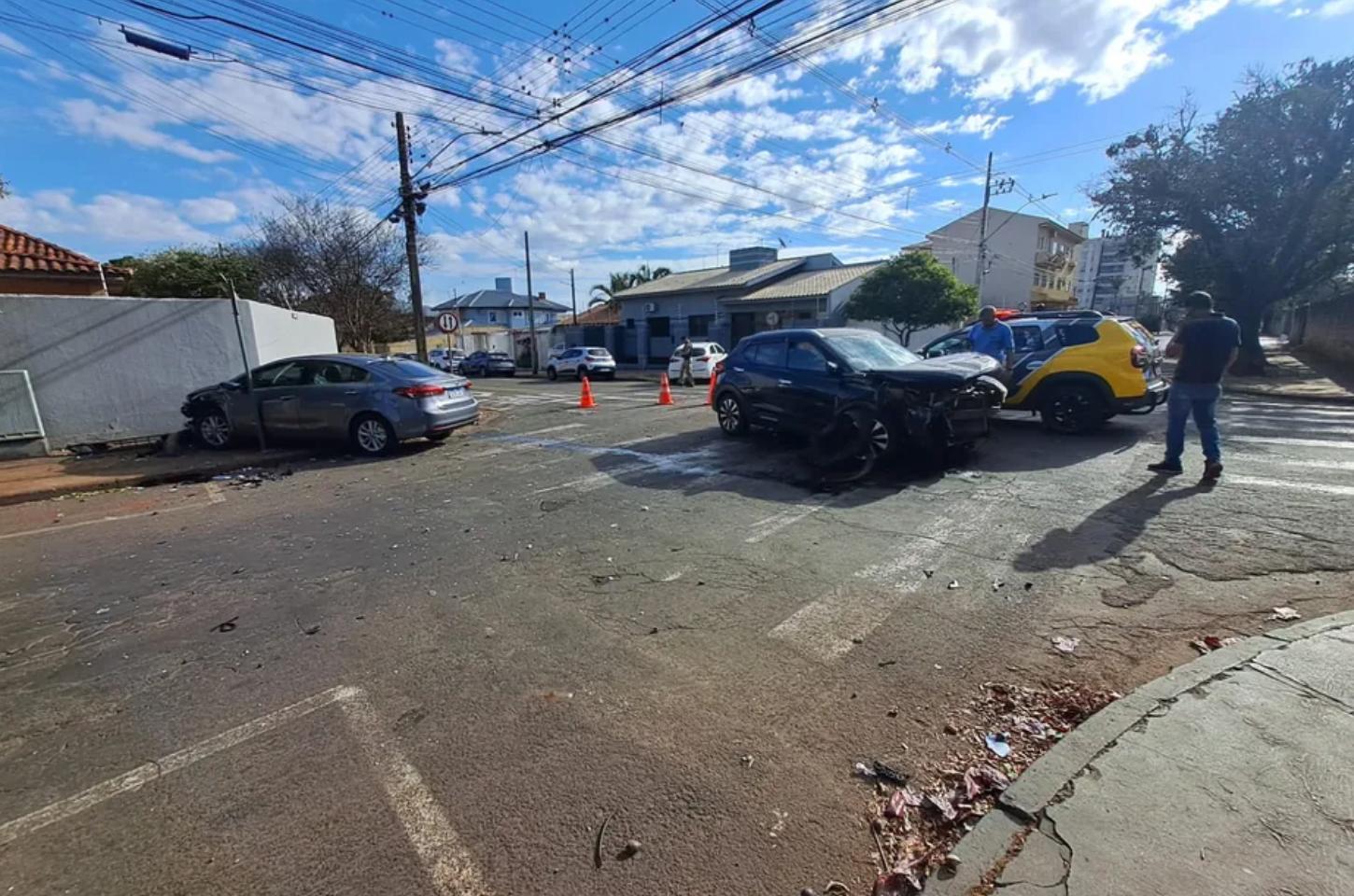 Mulher fica ferida após acidente na área central de Arapongas